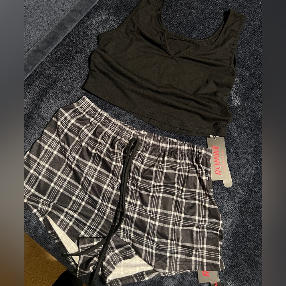 Romwe solid tank top and plaid shorts